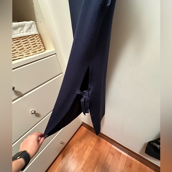 ALICE AND OLIVIA! Sexy, sleeveless and slits! Navy blue, size small! - Picture 4 of 5